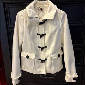 Hydraulic white toggle coat
